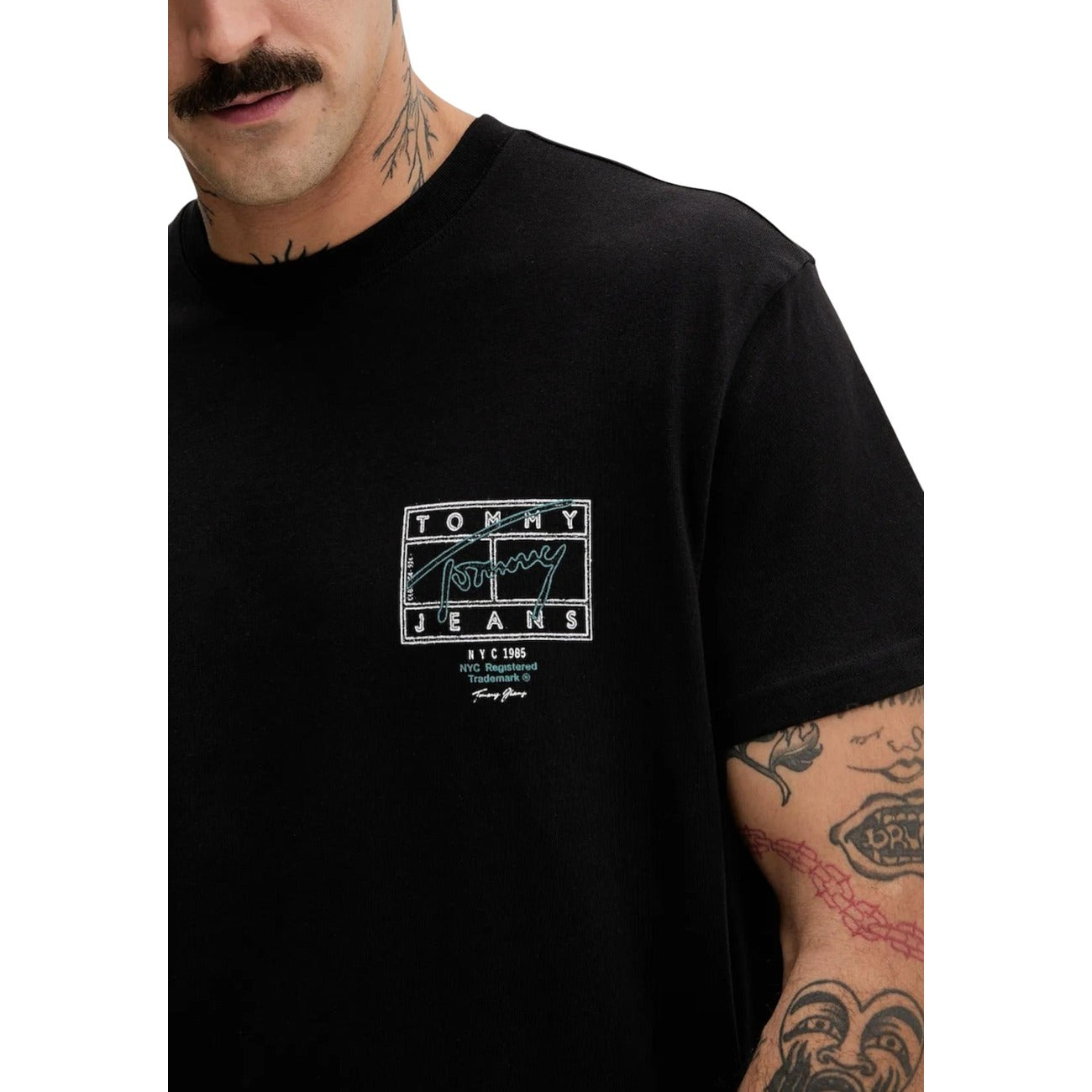 2447484 Tommy Hilfiger Jeans T-shirt Nera Stampa Cotone Organico Uomo
