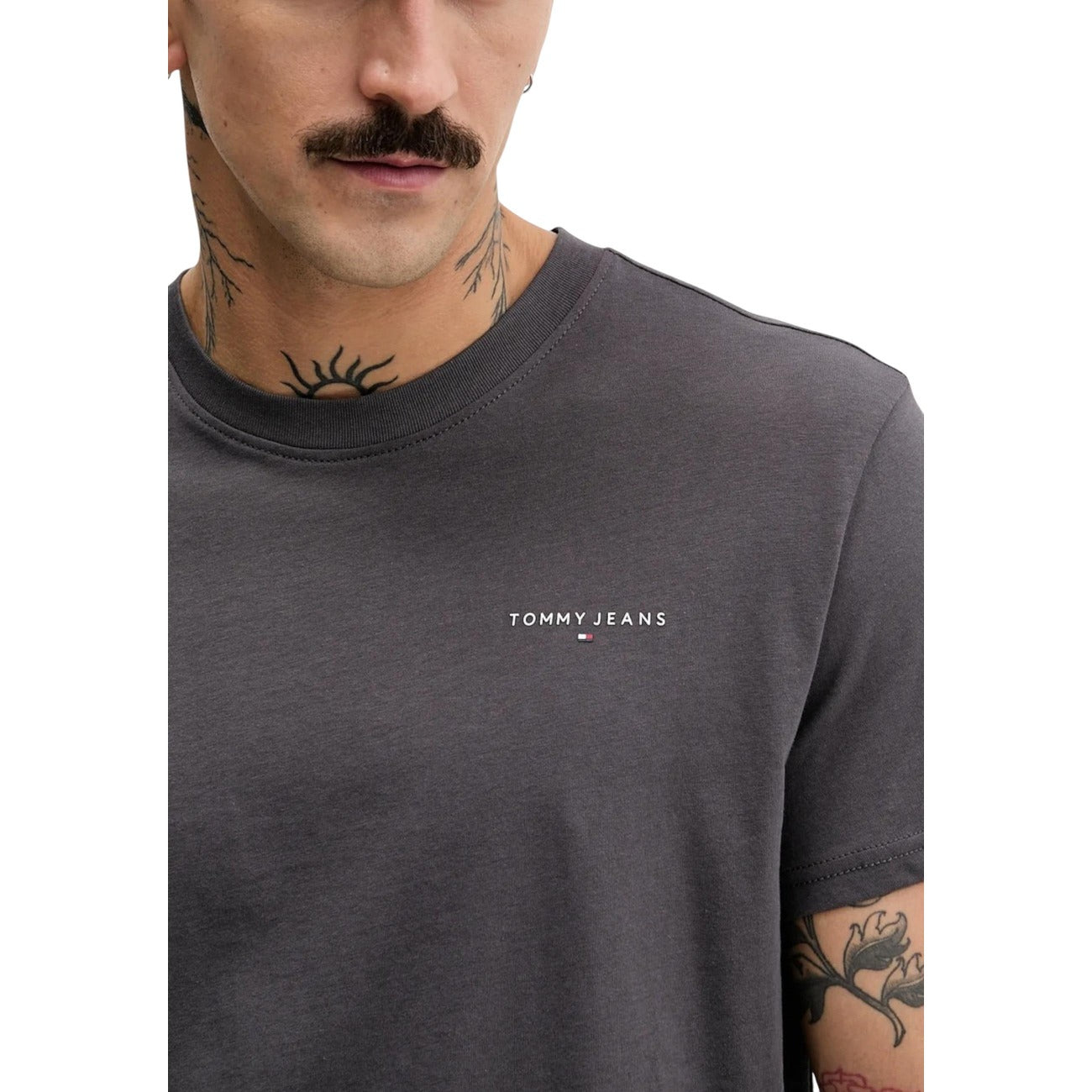 2447136 Tommy Hilfiger Jeans T-shirt Grigia Cotone Organico Uomo