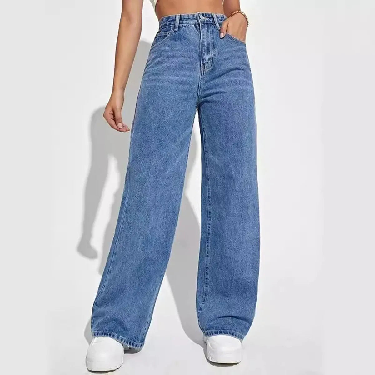 Jeans retrò alla moda da donna. Pantaloni larghi e dritti da strada. Pantaloni slim a vita alta tutto in uno