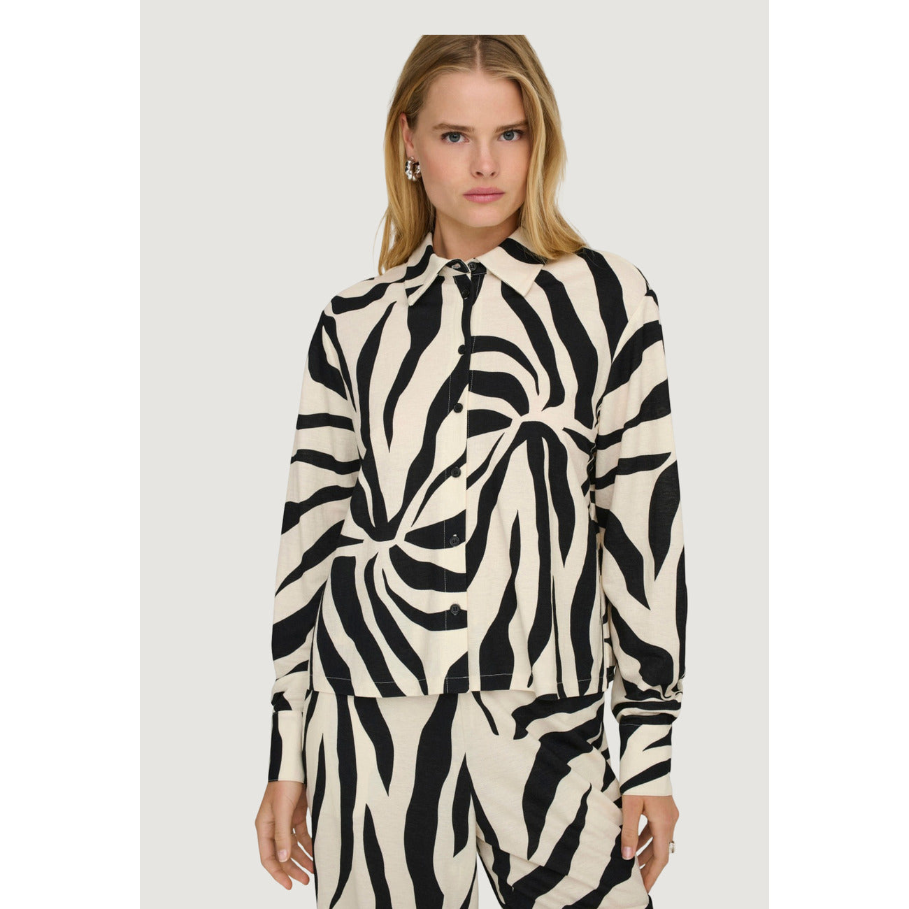 2454131 Only Camicia Nera Nylon Bottoni Donna
