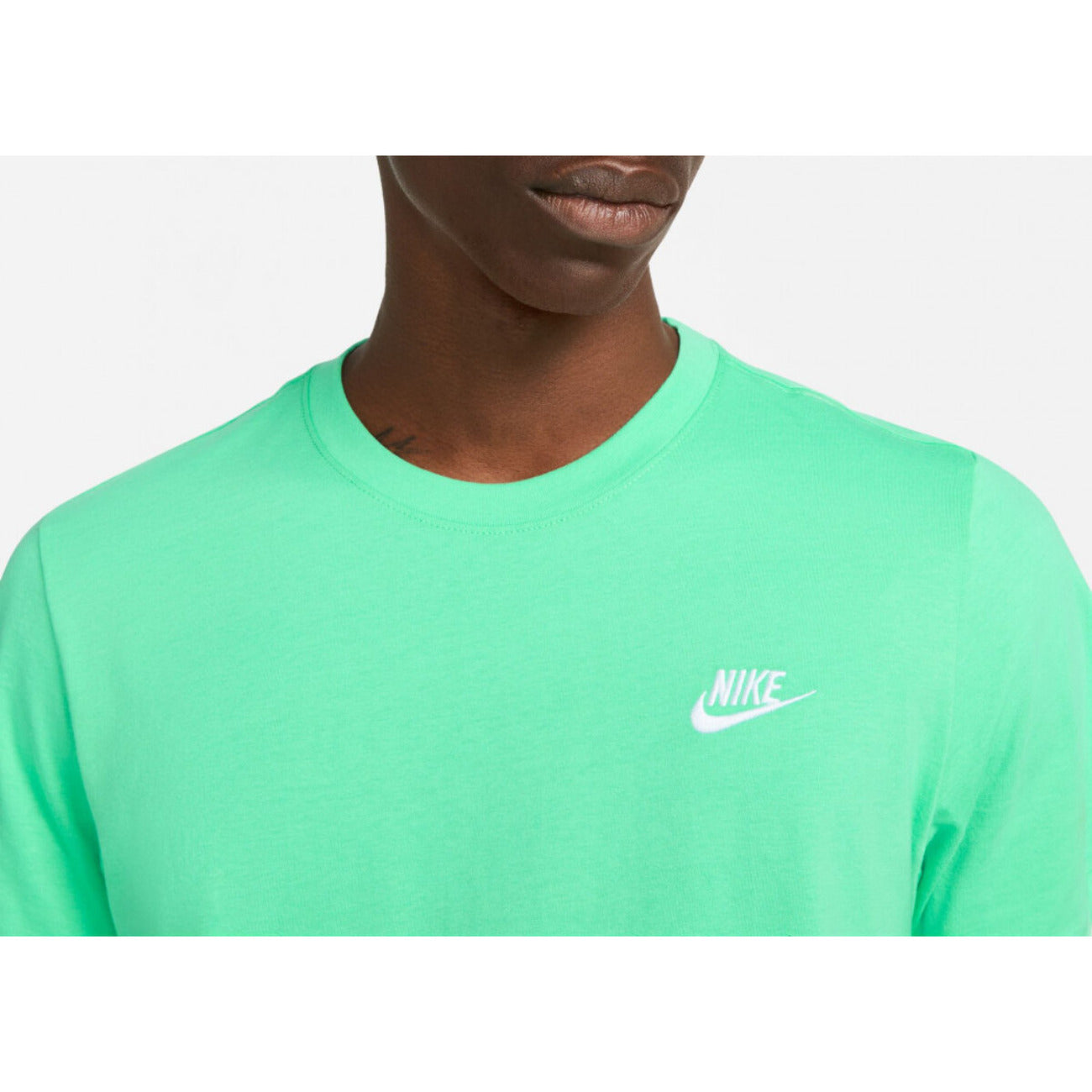 2275369 Nike T-Shirt Verde Stampa Uomo
