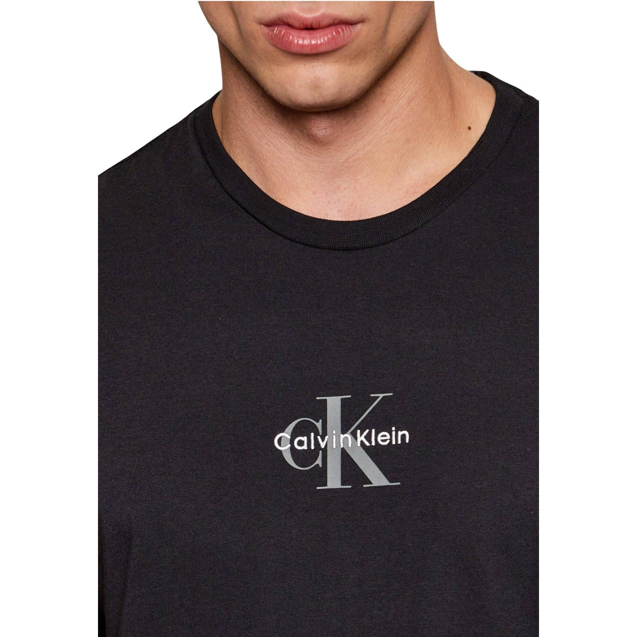 2446236 Calvin Klein Jeans T-shirt Nera Uomo