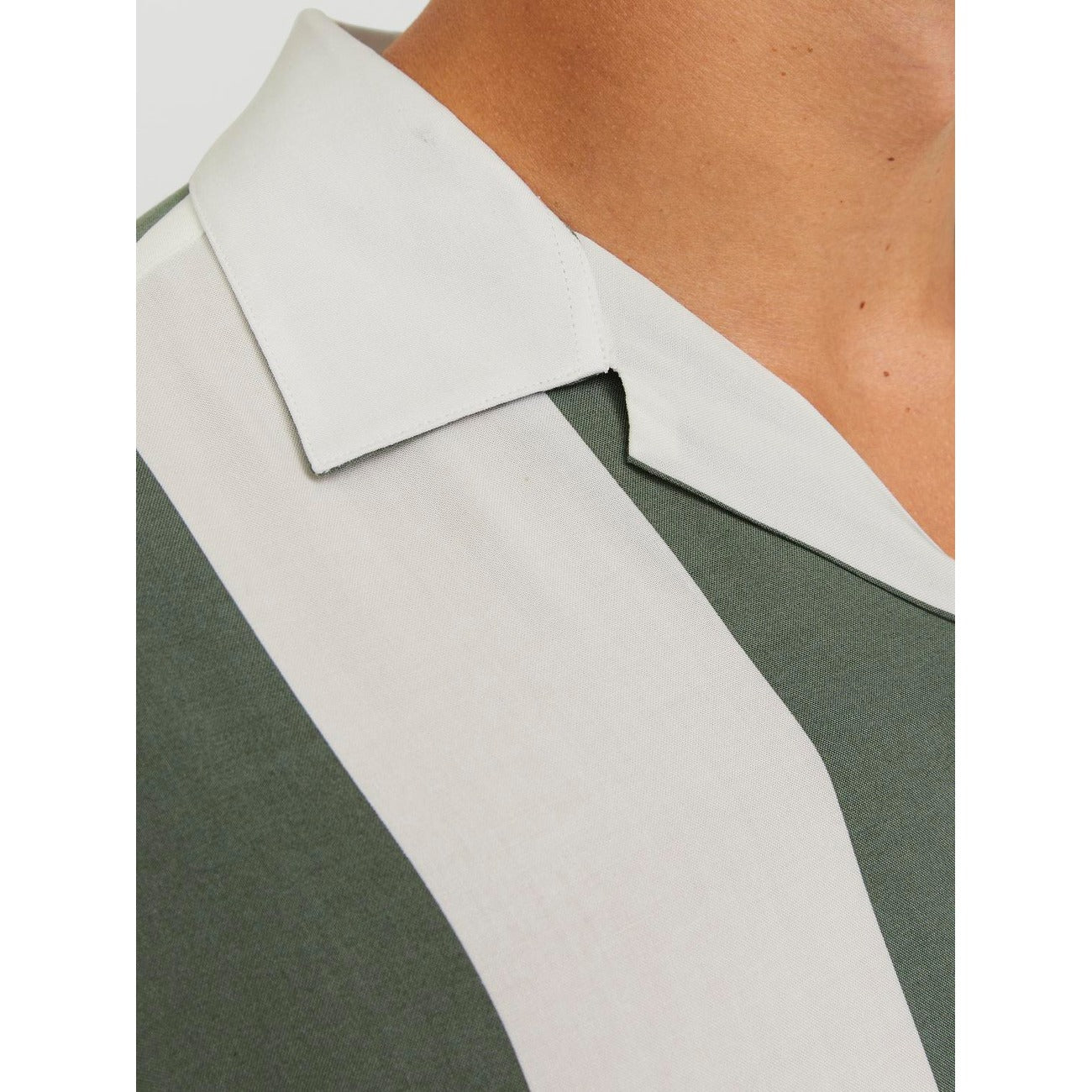 2223845 Jack & Jones Camicia Verde Viscosa Righe Maniche Corte Uomo
