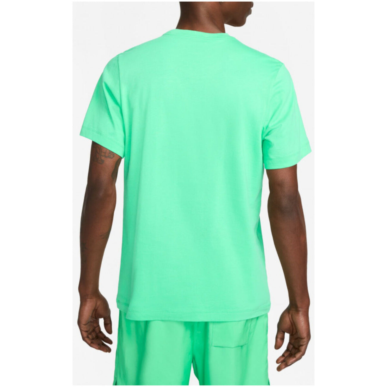 2275369 Nike T-Shirt Verde Stampa Uomo
