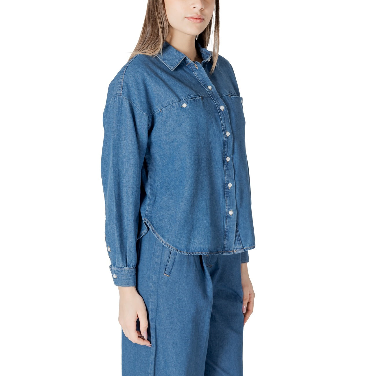 2413628 Ichi Camicia Azzurra Colletto Classico Tasche Donna