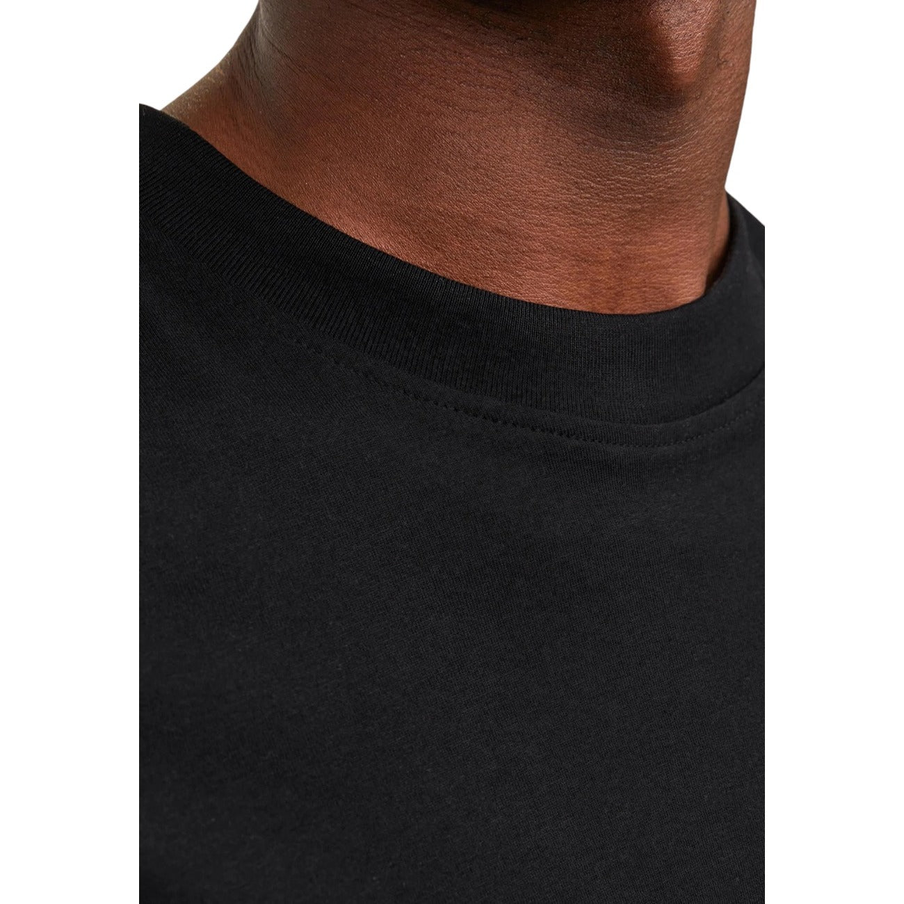 2398437 Jack & Jones T-Shirt Nera Uomo